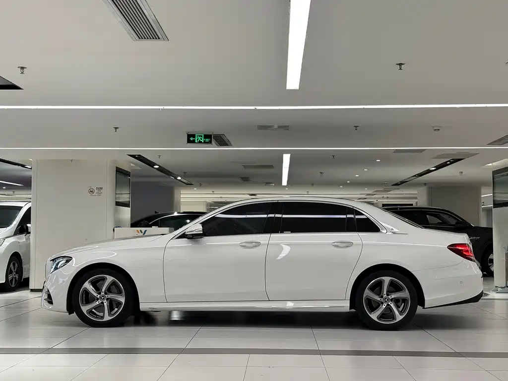 Mercedes-Benz E-Class — миниатюра 4