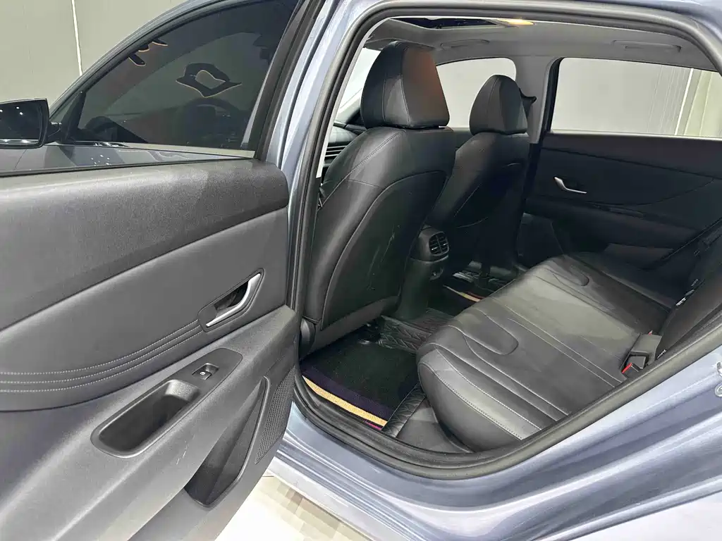 Hyundai Elantra — миниатюра 16