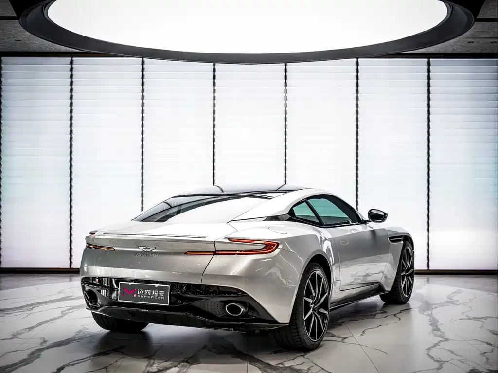 Aston Martin DB11 — миниатюра 5