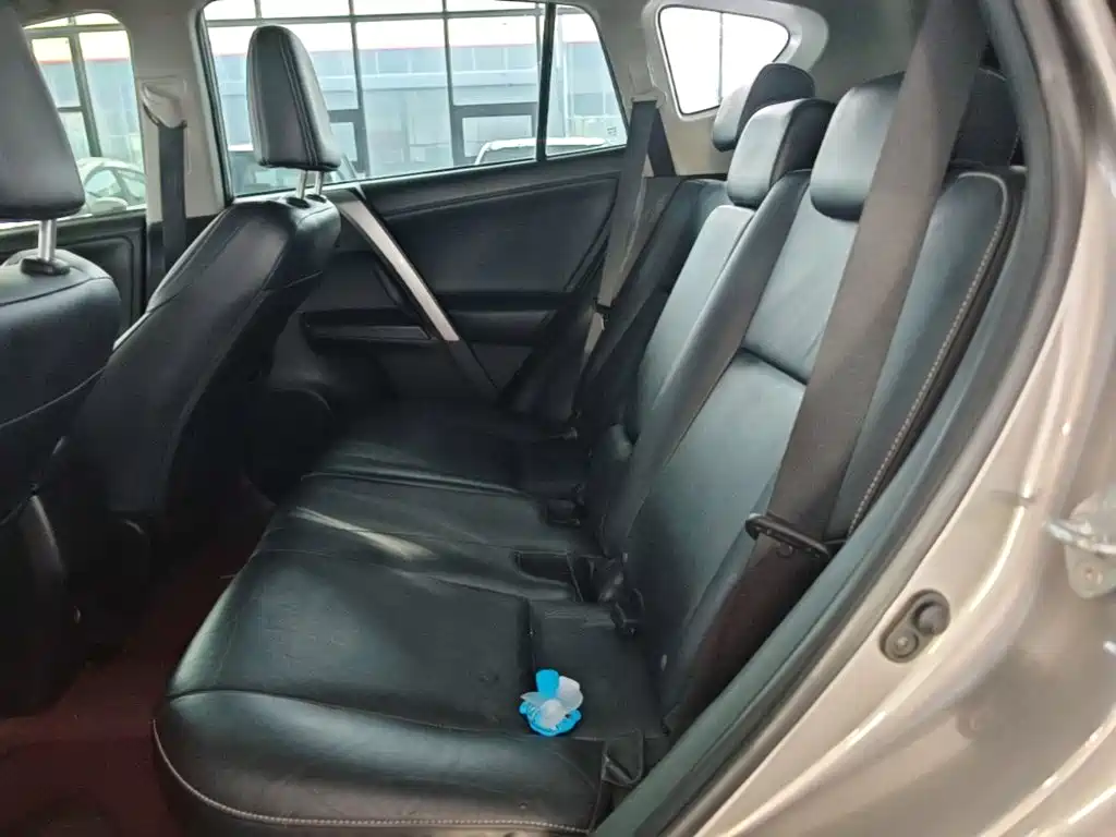 Toyota RAV4 — миниатюра 17