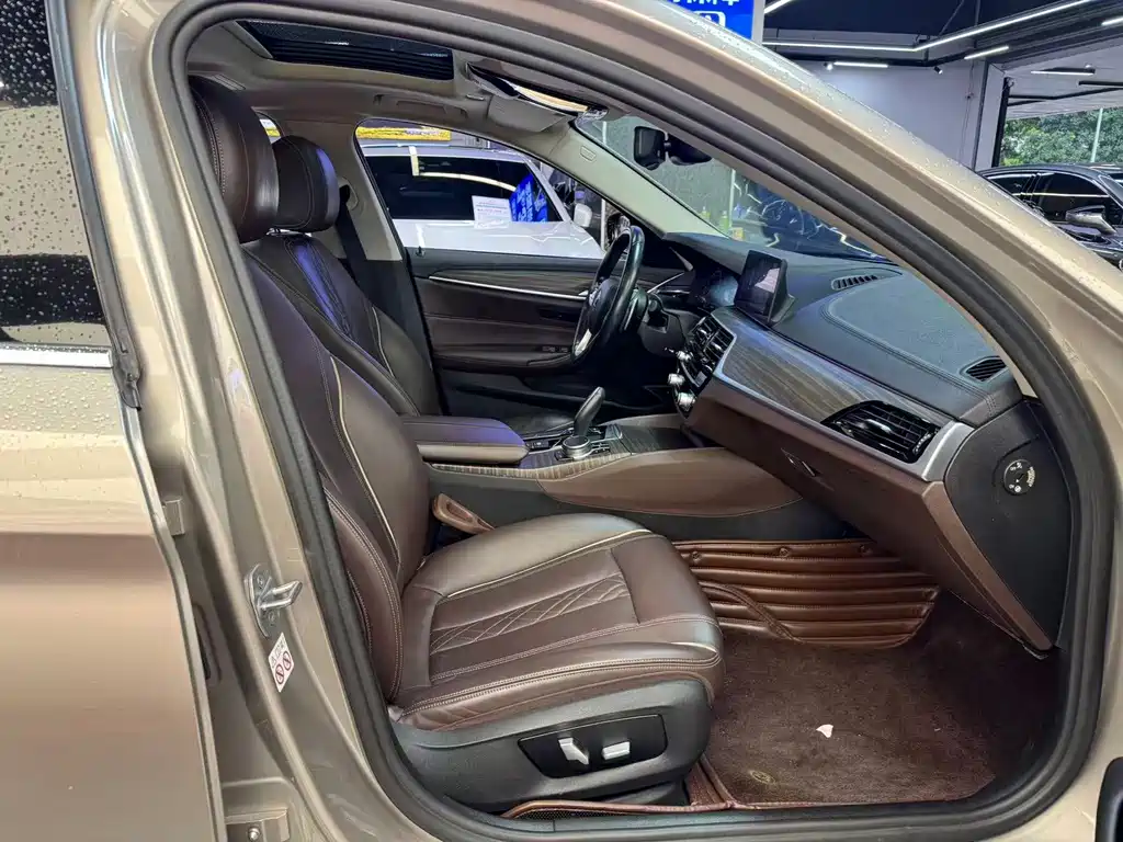 BMW 5 Series — миниатюра 5