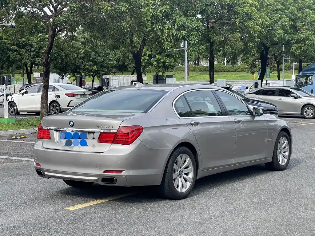 BMW 7 Series — миниатюра 4