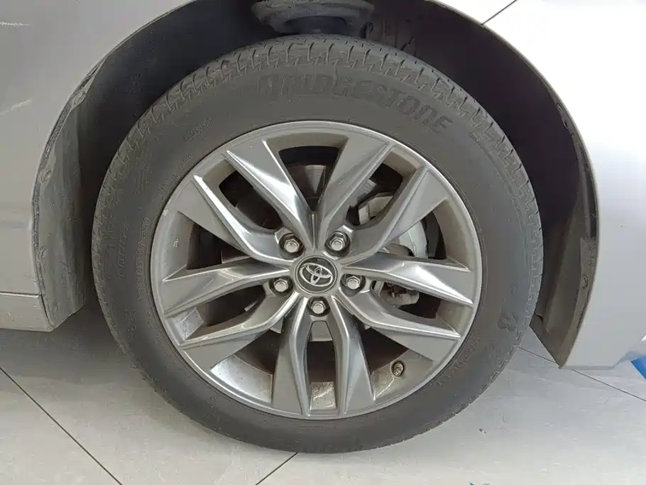 Toyota Avalon — миниатюра 6
