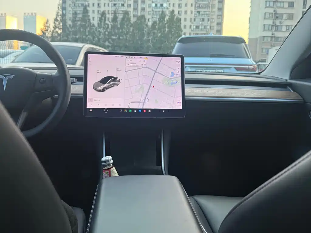 Tesla Model 3 — миниатюра 8