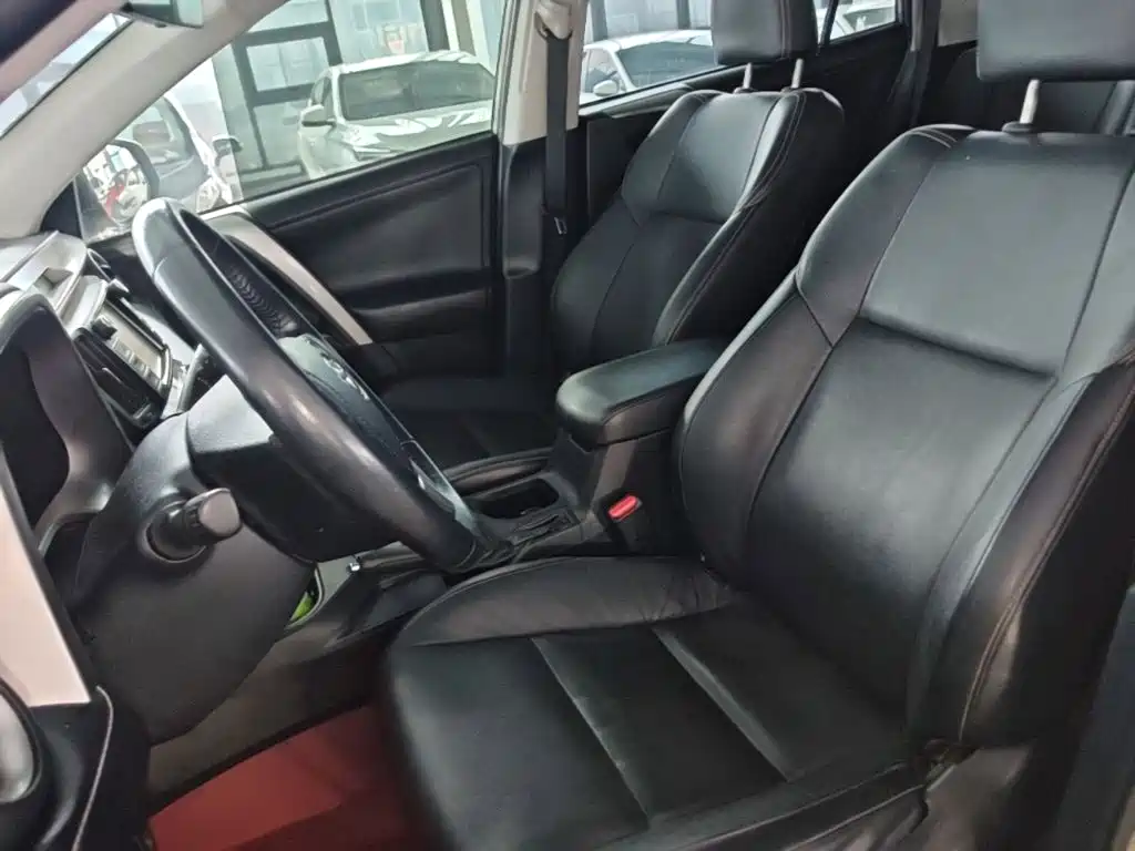 Toyota RAV4 — миниатюра 15