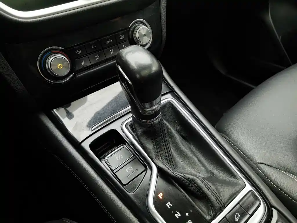 Roewe RX3 — миниатюра 13