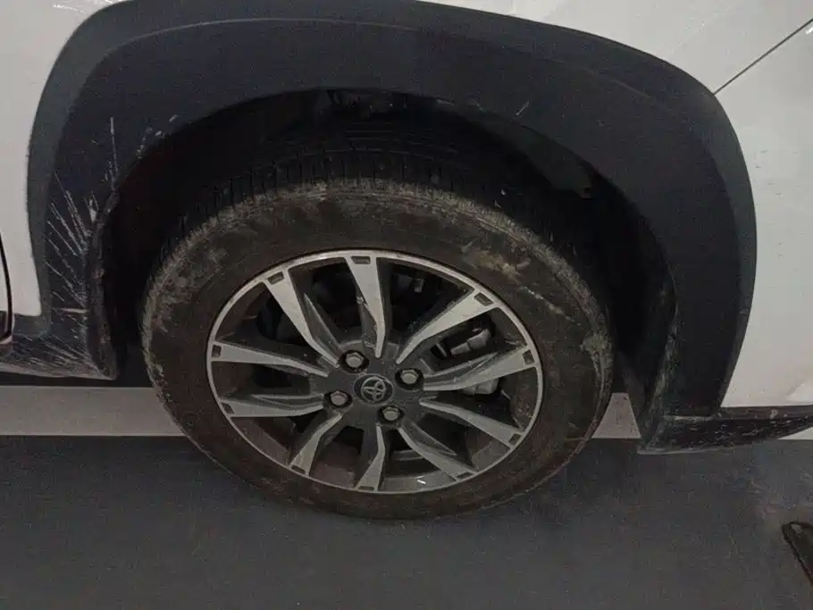 Toyota Yaris L — миниатюра 6