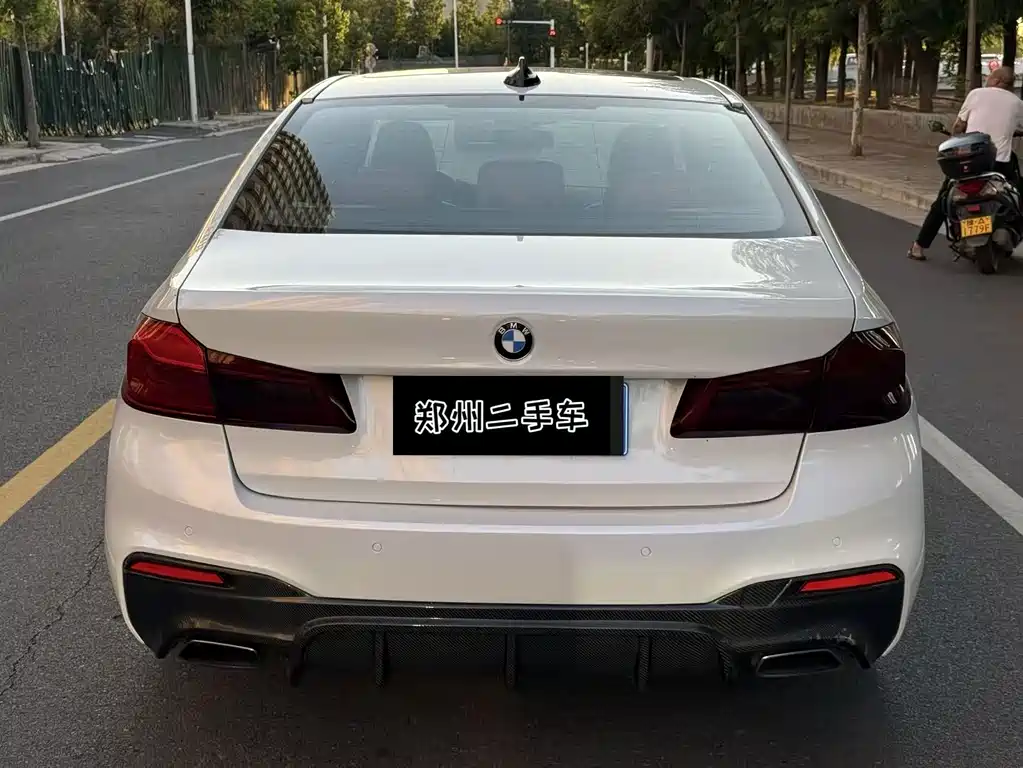 BMW 5 Series — миниатюра 8