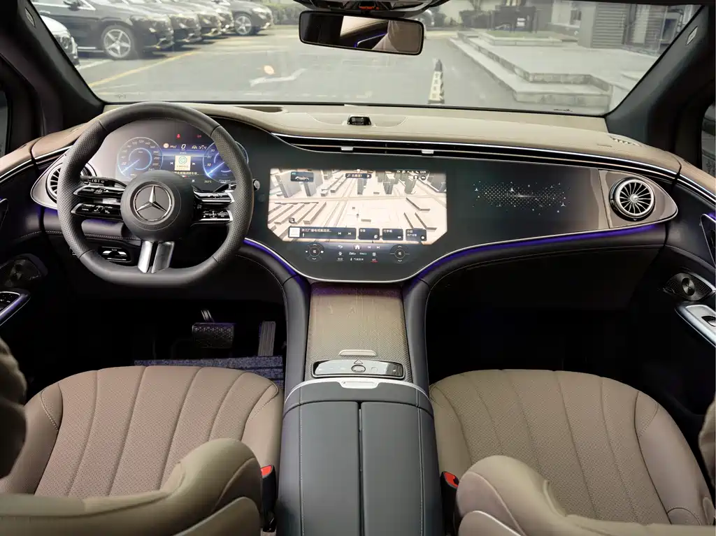 Mercedes-Benz EQE SUV — миниатюра 14