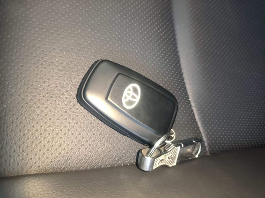 Toyota Corolla 1.2 л 2021 г. Белый, пробег 40800 км