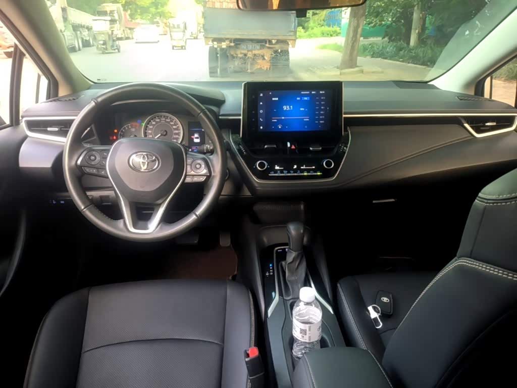 Toyota Corolla 1.2 л 2021 г. Белый, пробег 40800 км