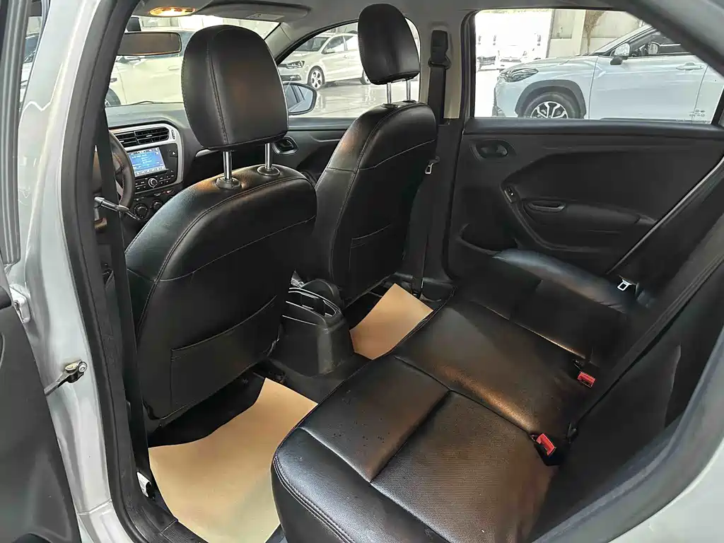 Peugeot 301 1.6L Manual Comfort Edition, фото 13