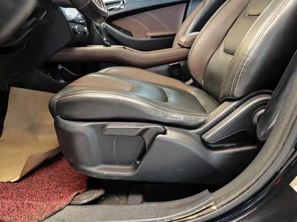 Dongfeng 580 2017 1.5T CVT Luxury