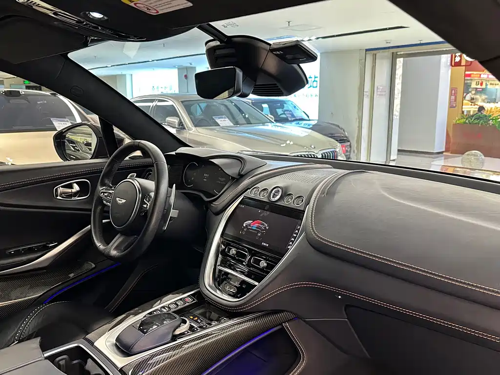 Aston Martin DBX — миниатюра 13