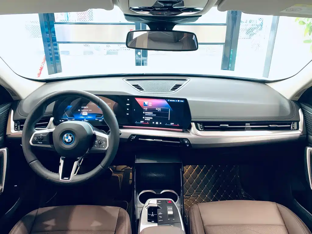 BMW iX1 — миниатюра 9