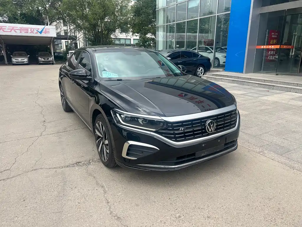 Volkswagen Passat 2024 380TSI