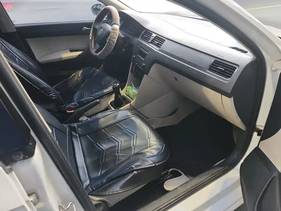 Skoda Rapid — миниатюра 8