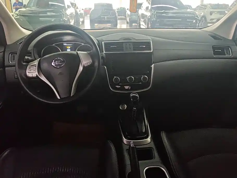 Nissan Tiida — миниатюра 12
