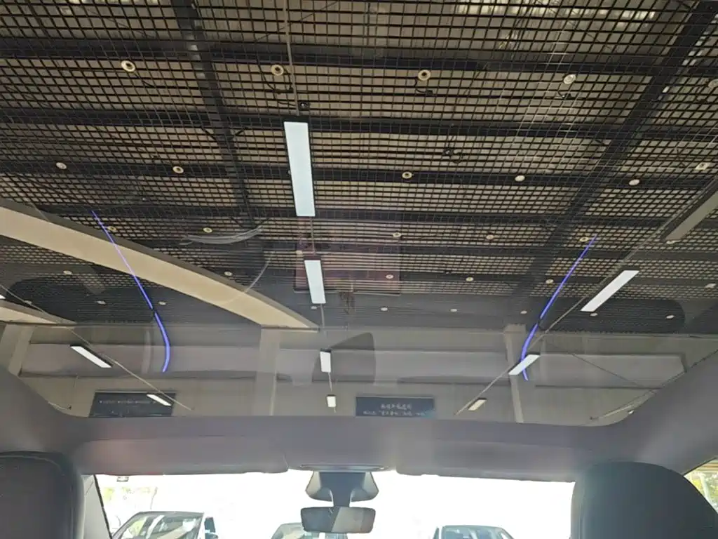 Tesla Model Y — миниатюра 18