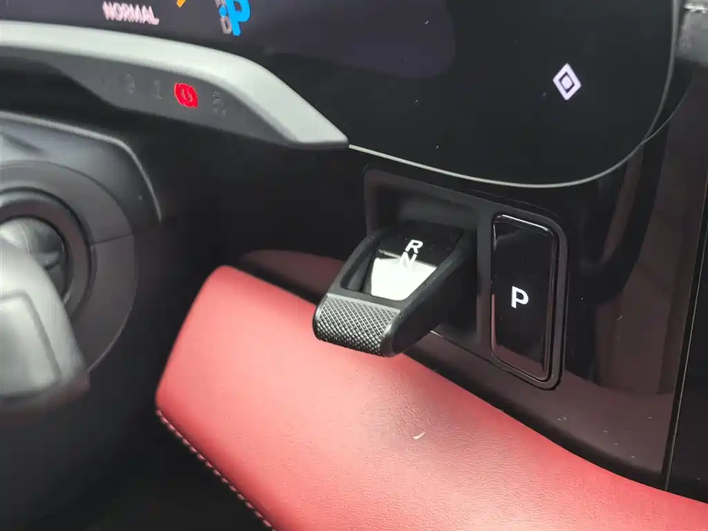 Porsche Taycan — миниатюра 13