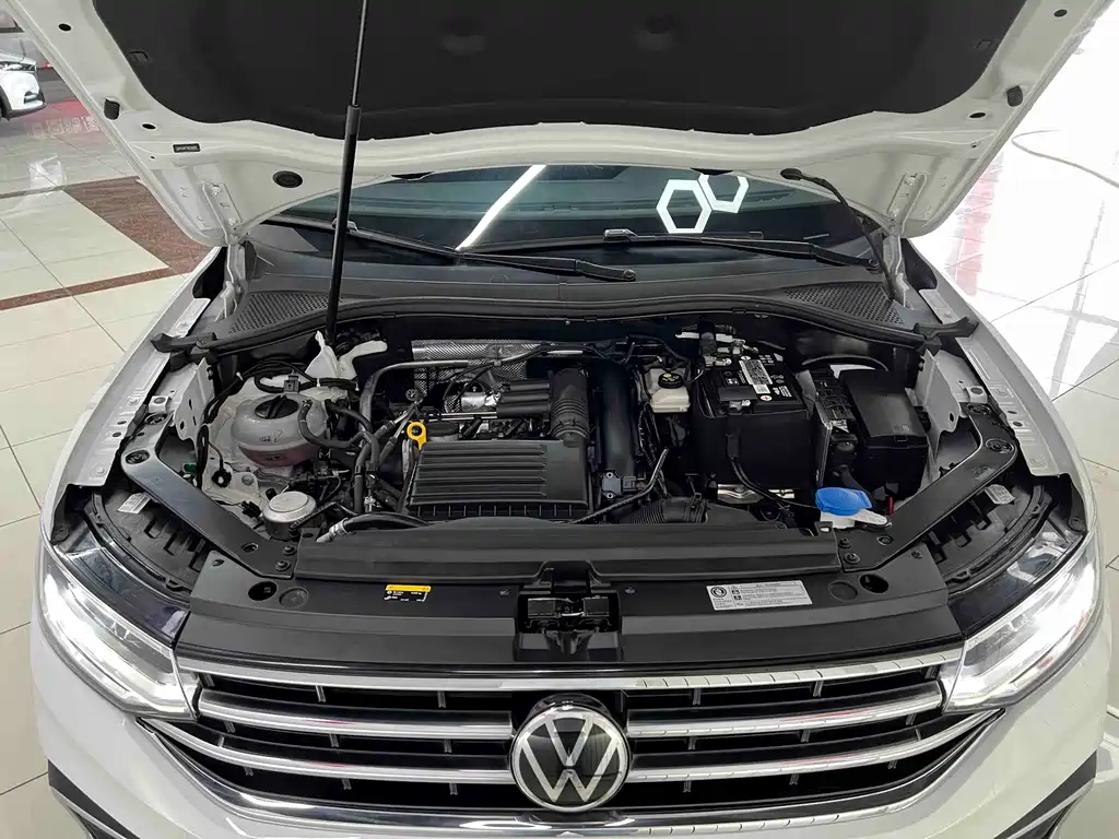Volkswagen Tiguan L — миниатюра 23