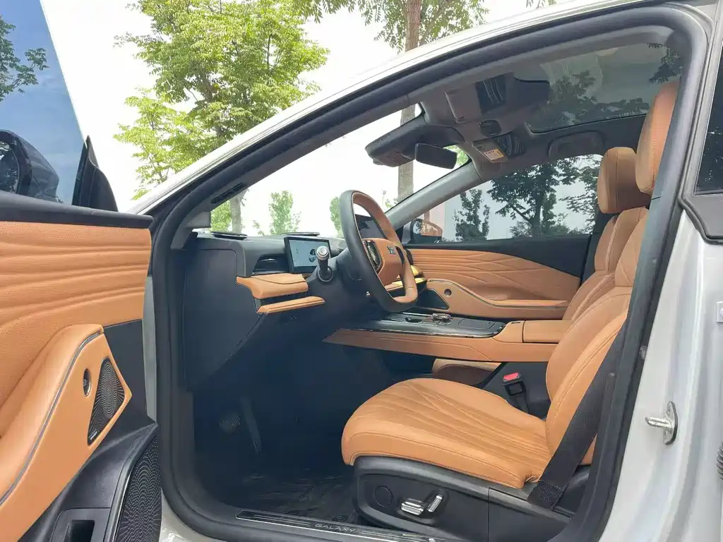 Geely Galaxy Galaxy 8 8 2025 130km EM-i Luxury