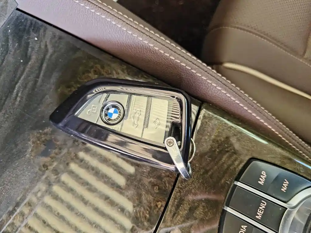 BMW 5 Series — миниатюра 9
