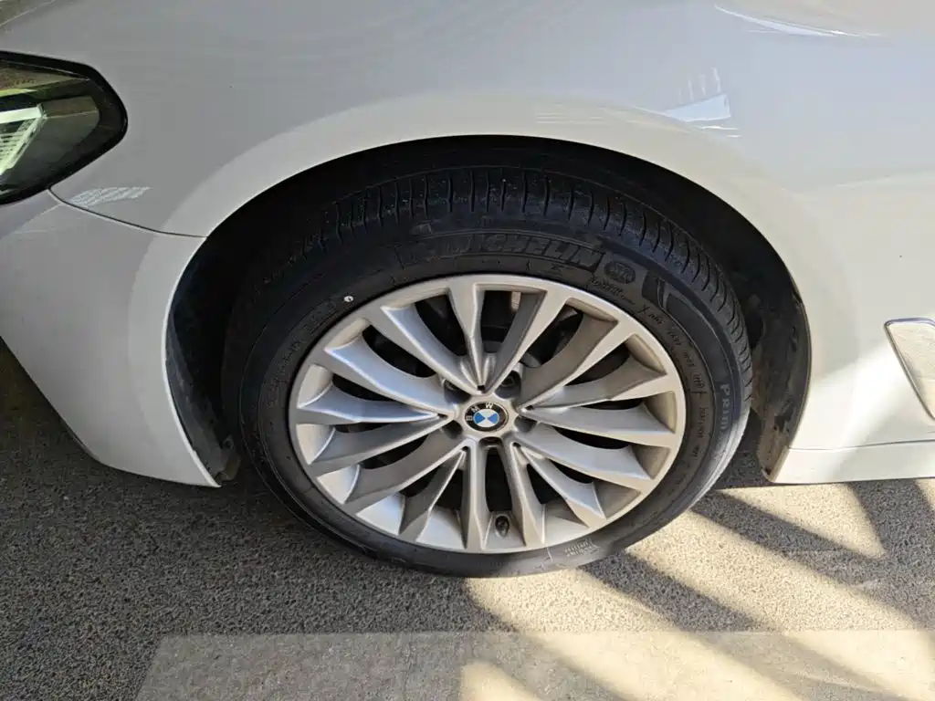 BMW 5 Series — миниатюра 23
