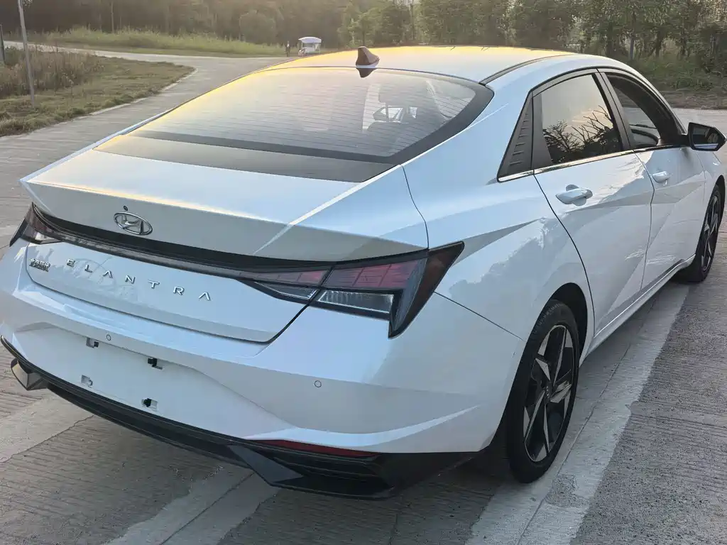 Hyundai Elantra — миниатюра 14