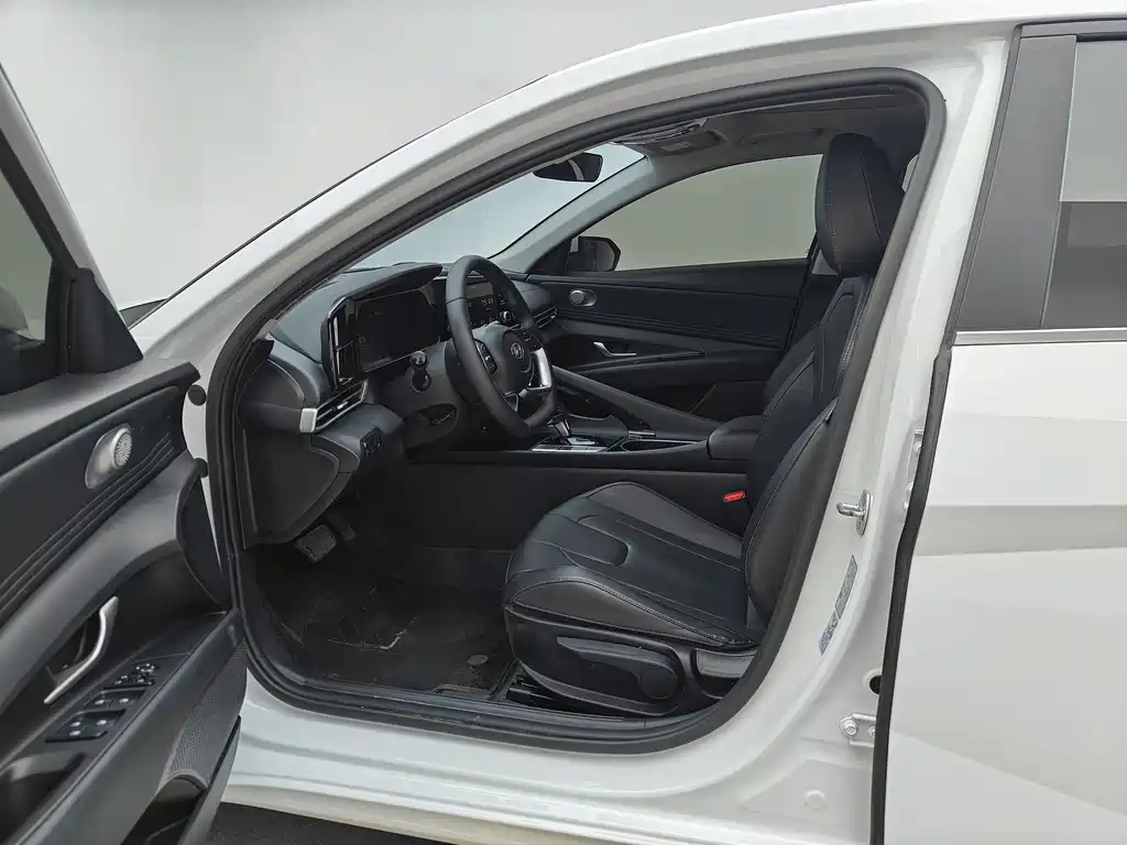 Hyundai Elantra — миниатюра 16