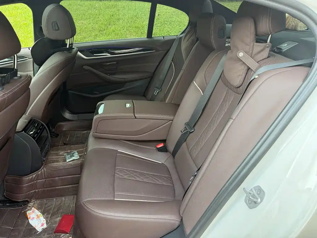 BMW 5 Series — миниатюра 12