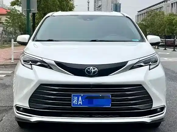 Toyota Sienna 2023 2.5L Luxury