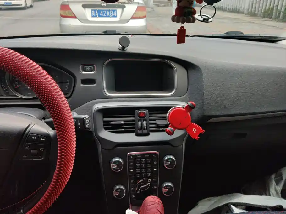 Volvo V40 — миниатюра 13