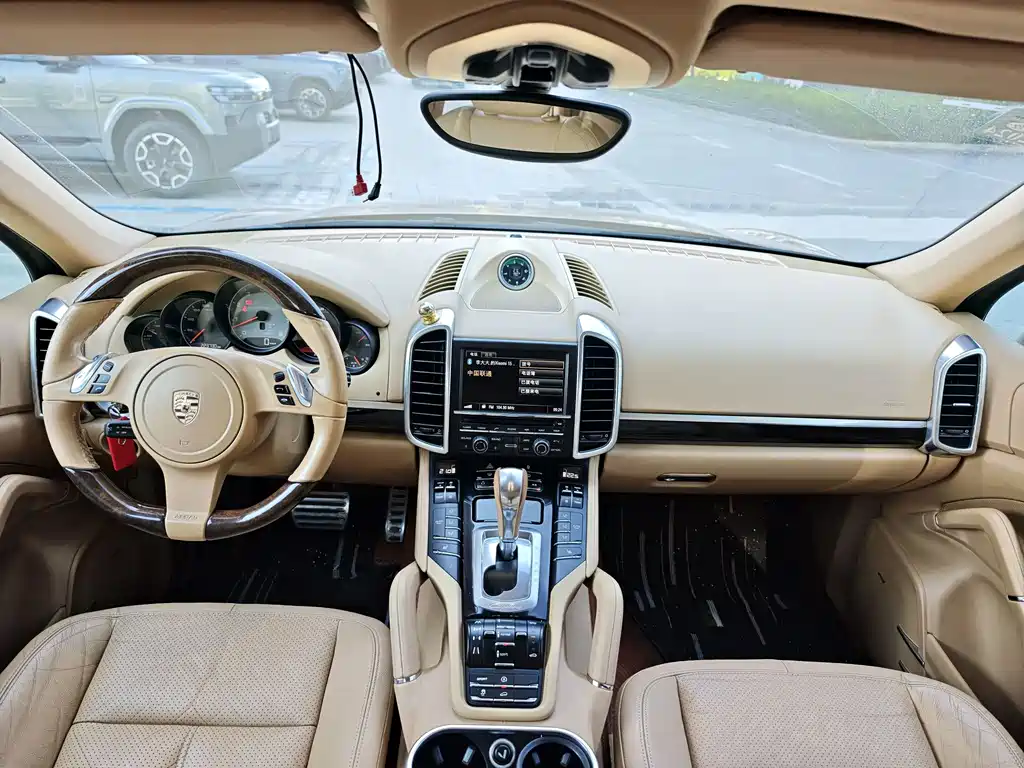 Porsche Cayenne — миниатюра 7