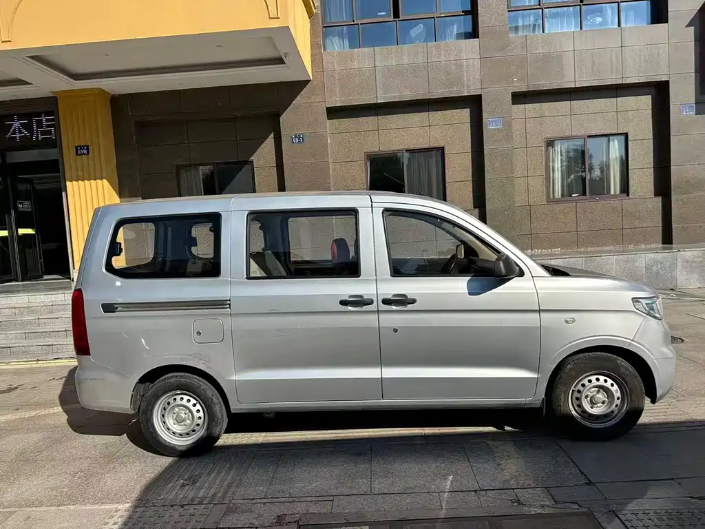 WULING AUTOMOBILE WULING HONGGUANG V