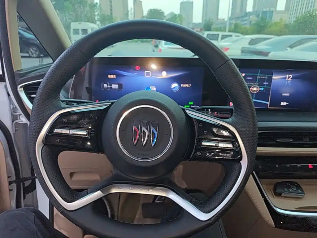 Buick GL8 Hybrid — миниатюра 11