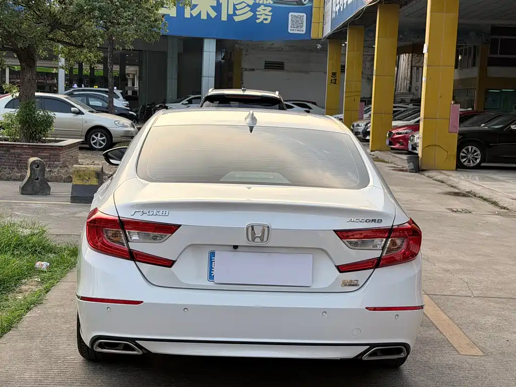 Honda Accord — миниатюра 12