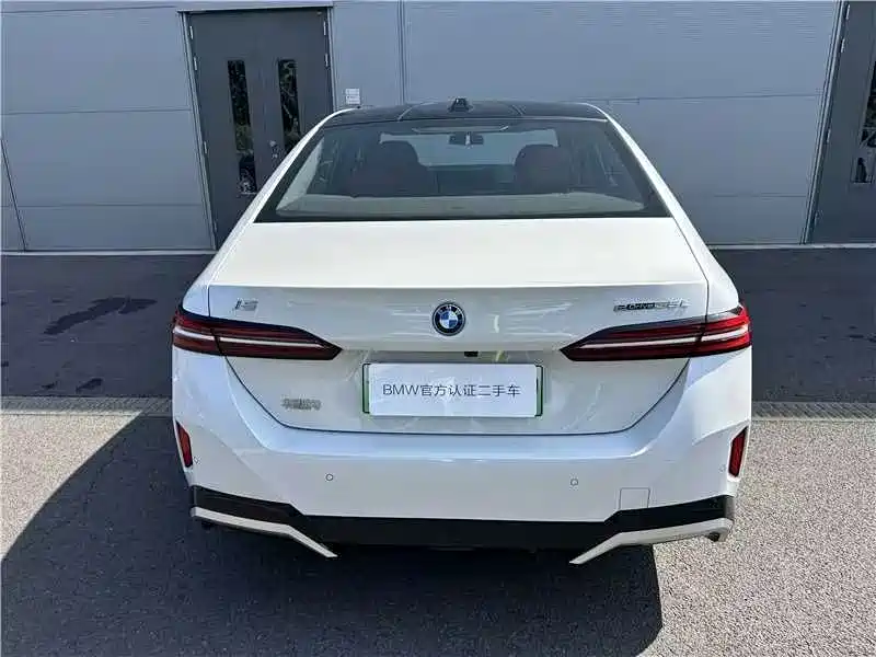 BMW i5 — миниатюра 8