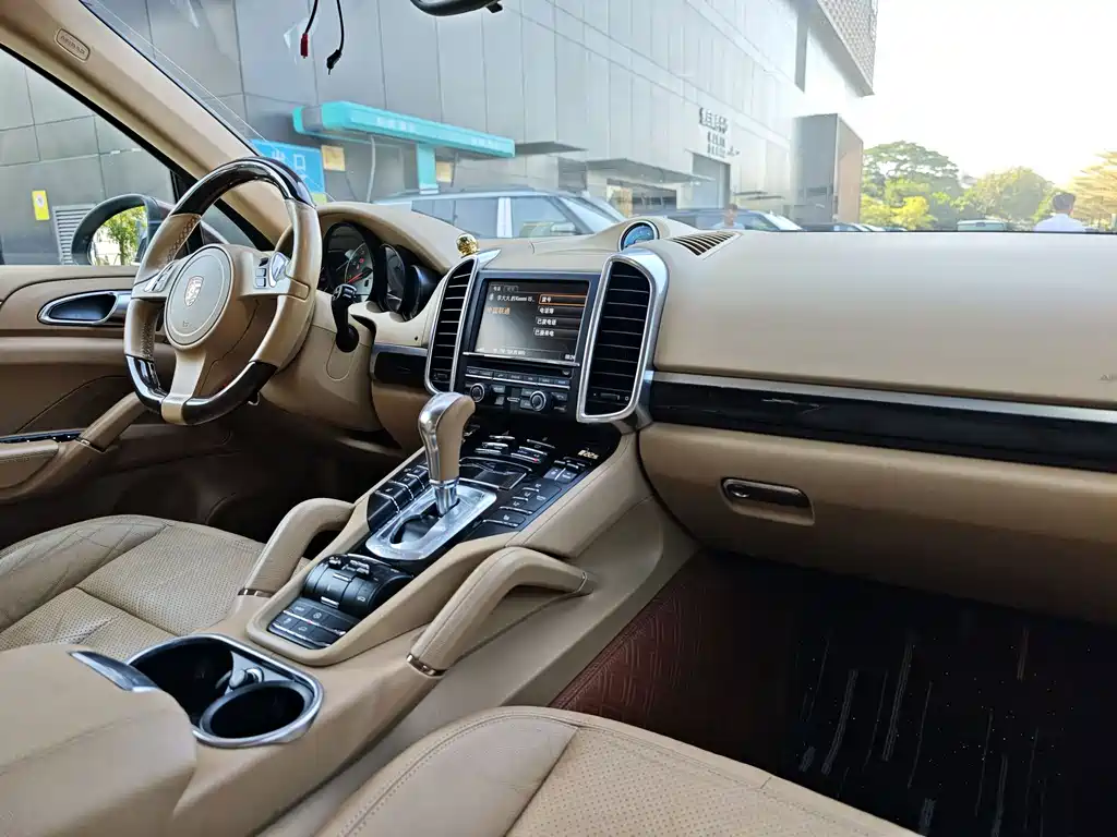 Porsche Cayenne — миниатюра 8