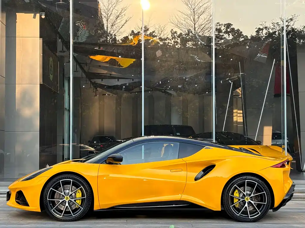 Lotus Emira — миниатюра 3