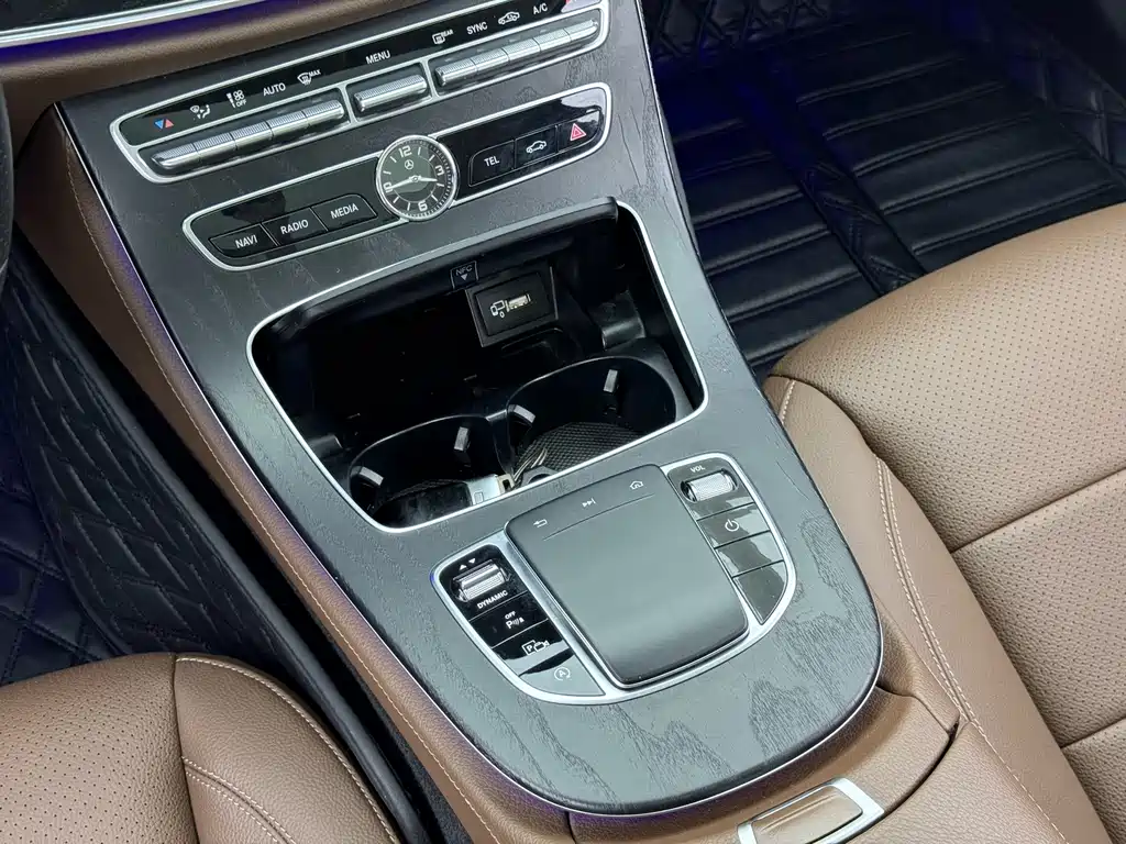 Mercedes-Benz E-Class — миниатюра 7