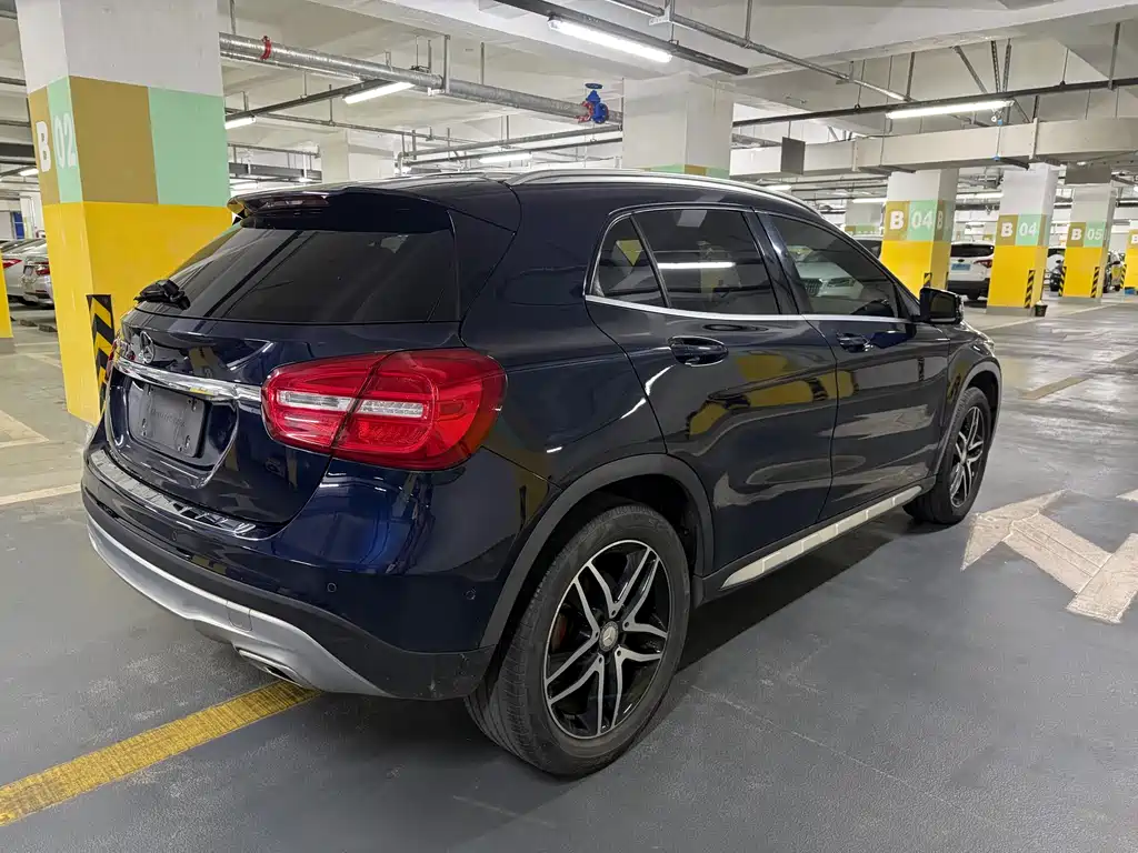 MERCEDES-BENZ GLA