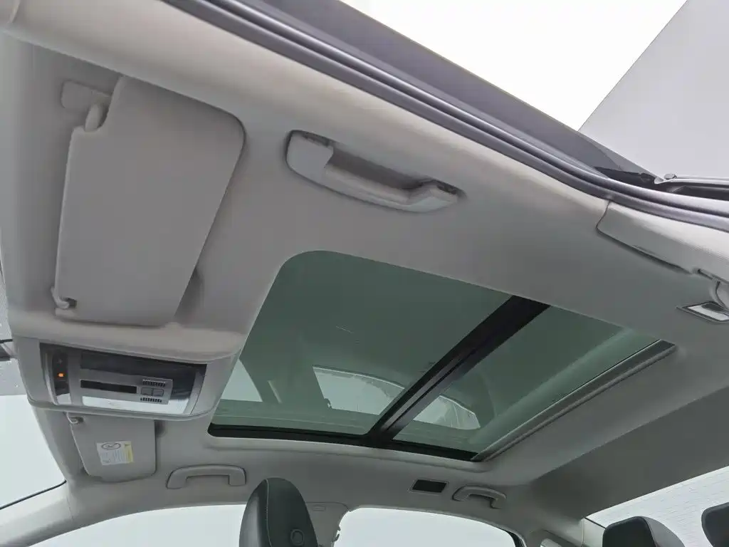Volkswagen Passat PHEV — миниатюра 14
