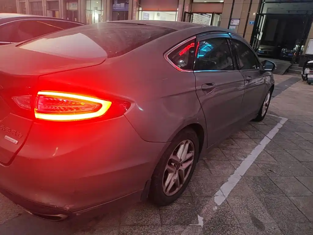 Ford Mondeo — миниатюра 7