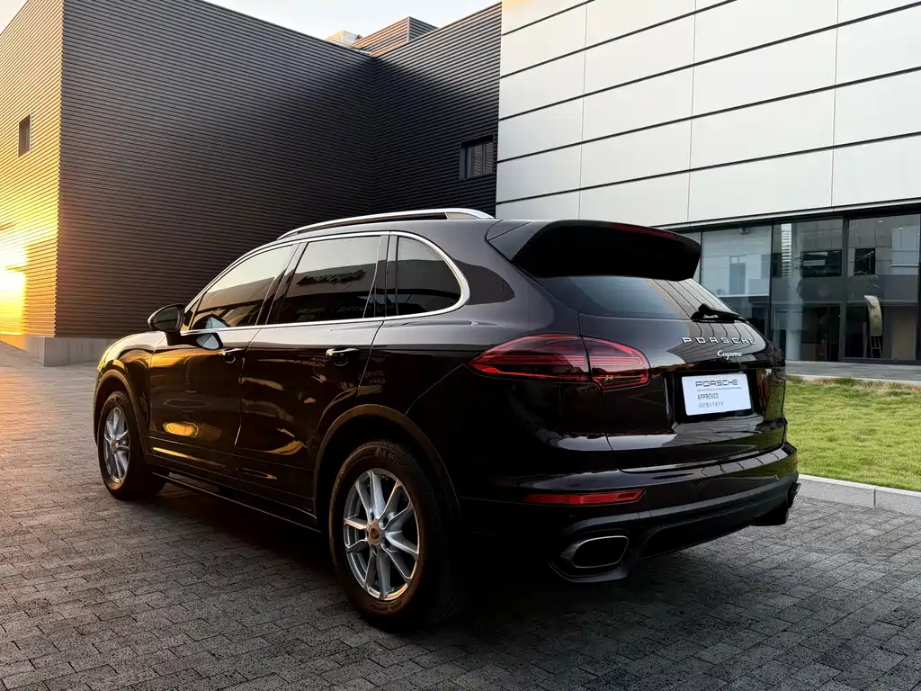 Porsche Cayenne — миниатюра 4