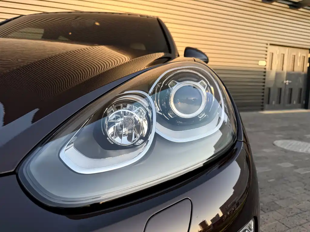 Porsche Cayenne — миниатюра 20