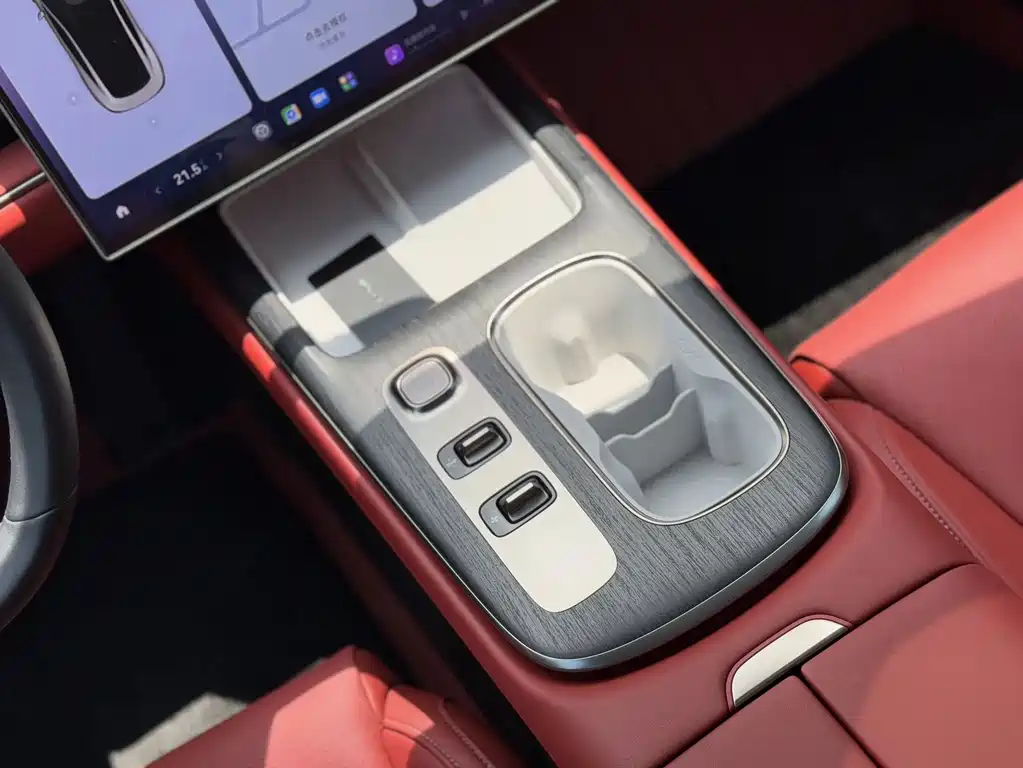 Xiaomi SU7 — миниатюра 10