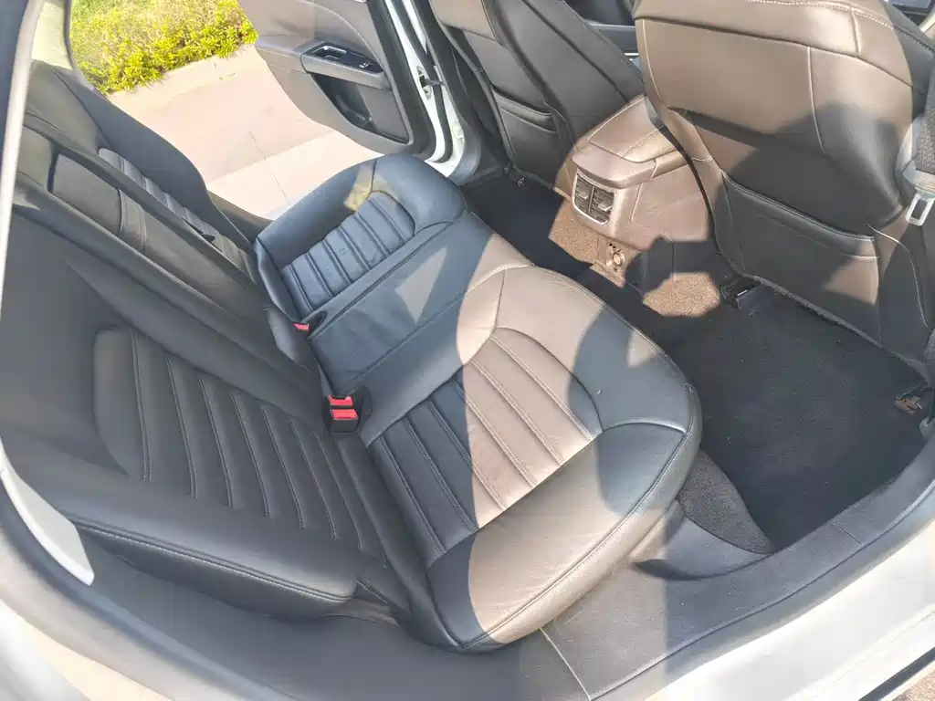 Ford Mondeo — миниатюра 7