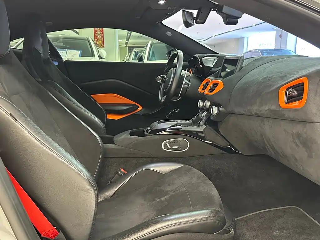 Aston Martin V8 Vantage — миниатюра 11