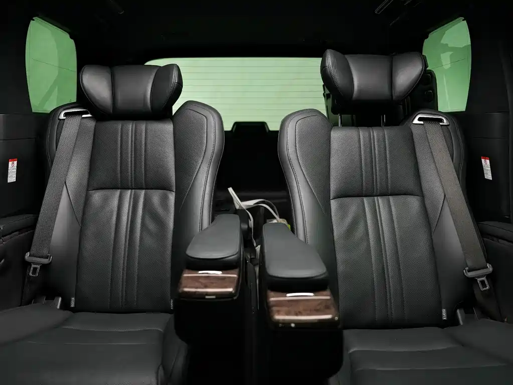 Toyota Alphard — миниатюра 19